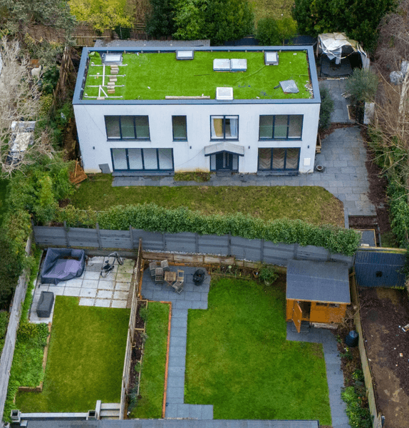 Будинок, що став причиною конфлікту між сусідами Елітний особняк, проти якого виступили місцеві жителі міста у Великій Британії